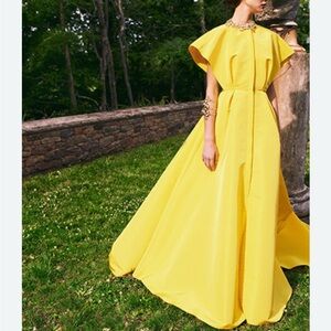 CAROLINA HERRERA 
Strong-Shoulder Kimono-Sleeve Silk Gown